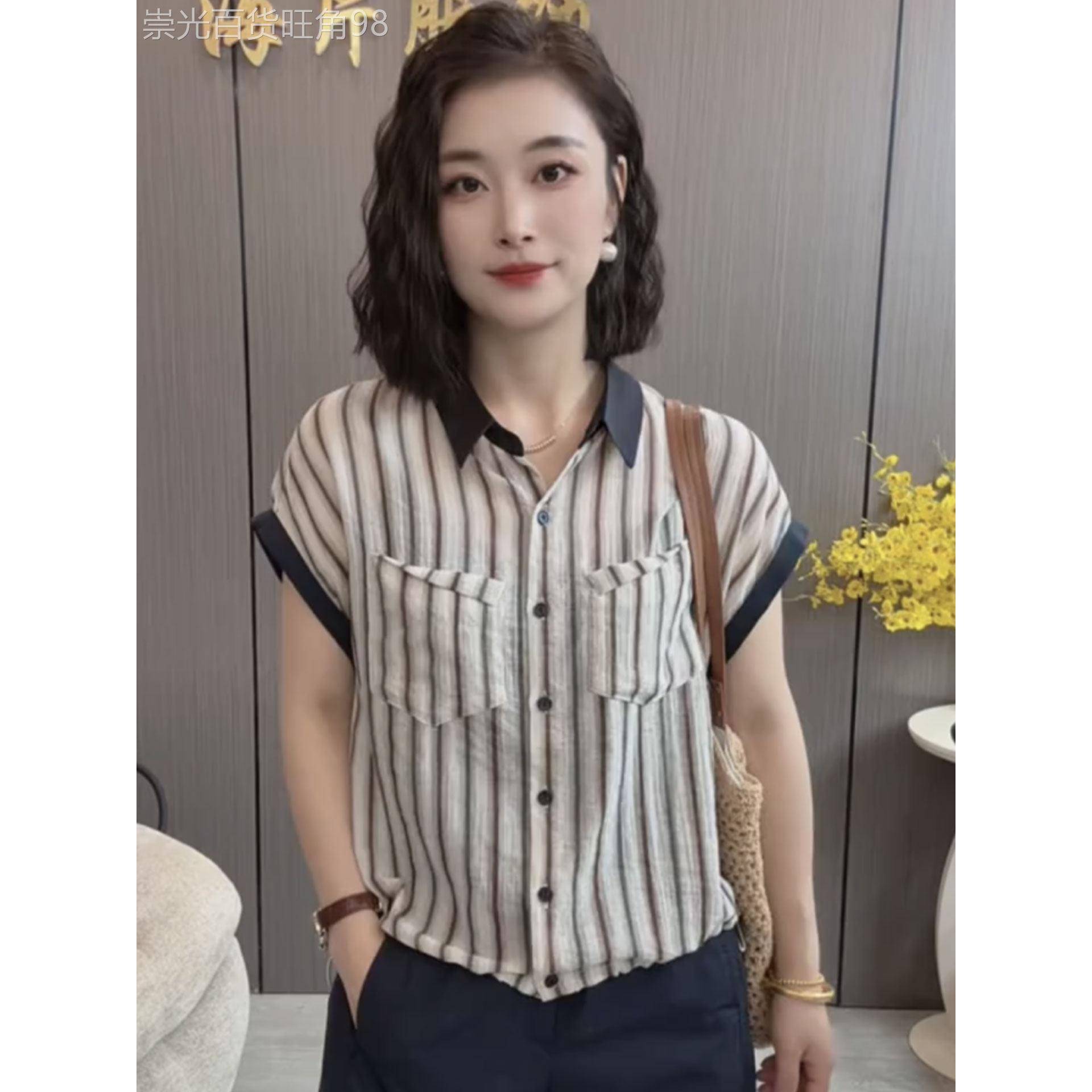 条纹翻领短袖女式夏季薄衬衫2025年新的宽松的肉覆盖母亲的年龄减