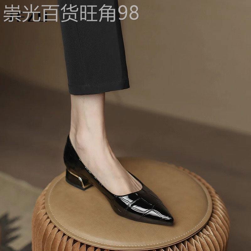漆皮单鞋女粗跟2025春秋新款爆款真皮软底尖头浅口工作平底皮鞋