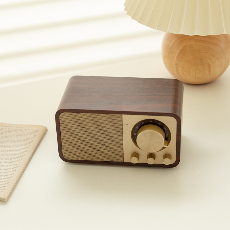 创意木质高颜值蓝牙音响复古便携带天线低音炮音箱收音机拍照道具
