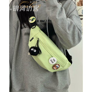 夏天运动休闲胸包男日系ins小众简约百搭学生斜挎包少女休闲包包
