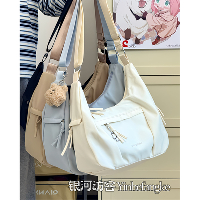 日韩小众设计感运动斜挎包女学生上课单肩包男大容量休闲通勤包包