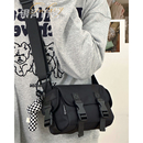 日系新款 小众邮差包小号斜挎单肩包女潮流休闲百搭运动通勤包包男