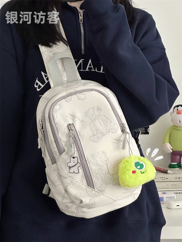 敲可爱！介小熊胸包我爱了！