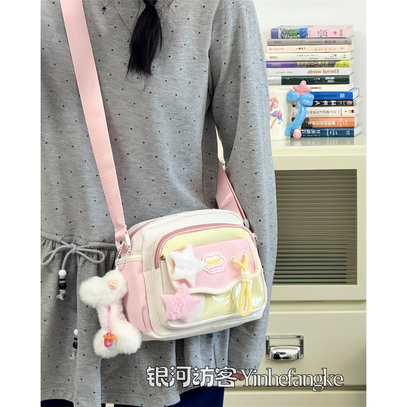 可爱撞色休闲少女小包包百搭学生高颜值单肩斜挎包出游轻便小背包