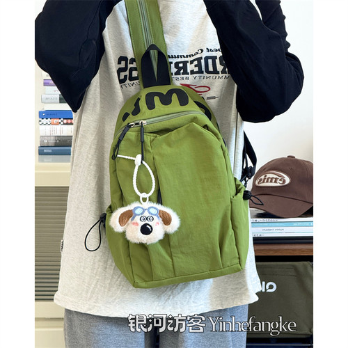 户外轻便运动胸包男小众潮流复古百搭中性斜挎包外出旅行小号背包
