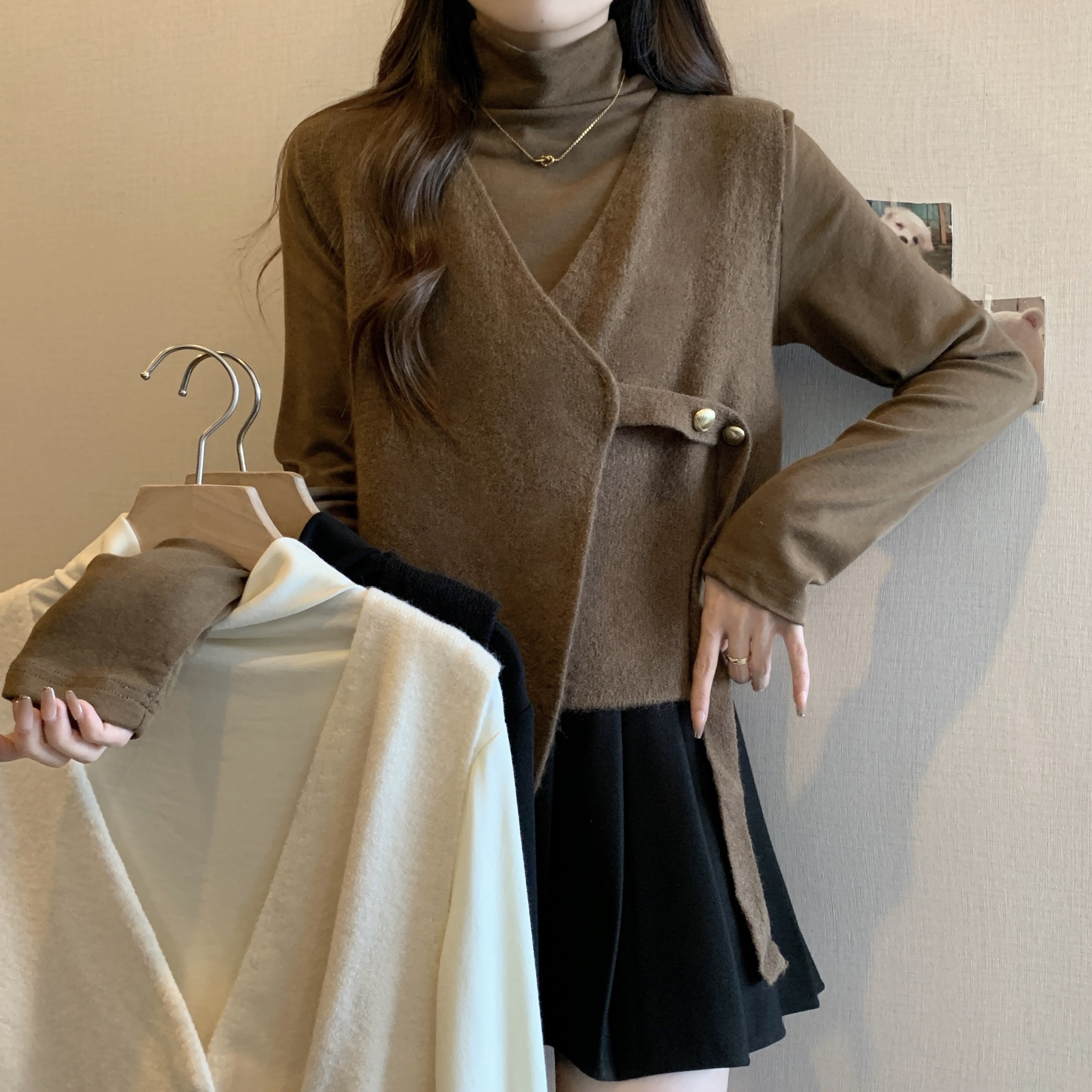 大码胖mm韩版交叉v领针织马甲女秋冬款洋气时髦叠穿打底衫两件套