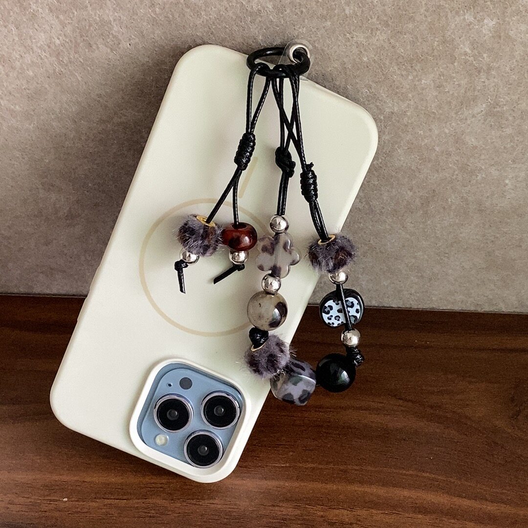 苹果豹纹手机链新款手机挂绳短款创意相机挂链女款ccd挂件高级感ins风手工珠串网红百搭吊坠个性精致防摔链条