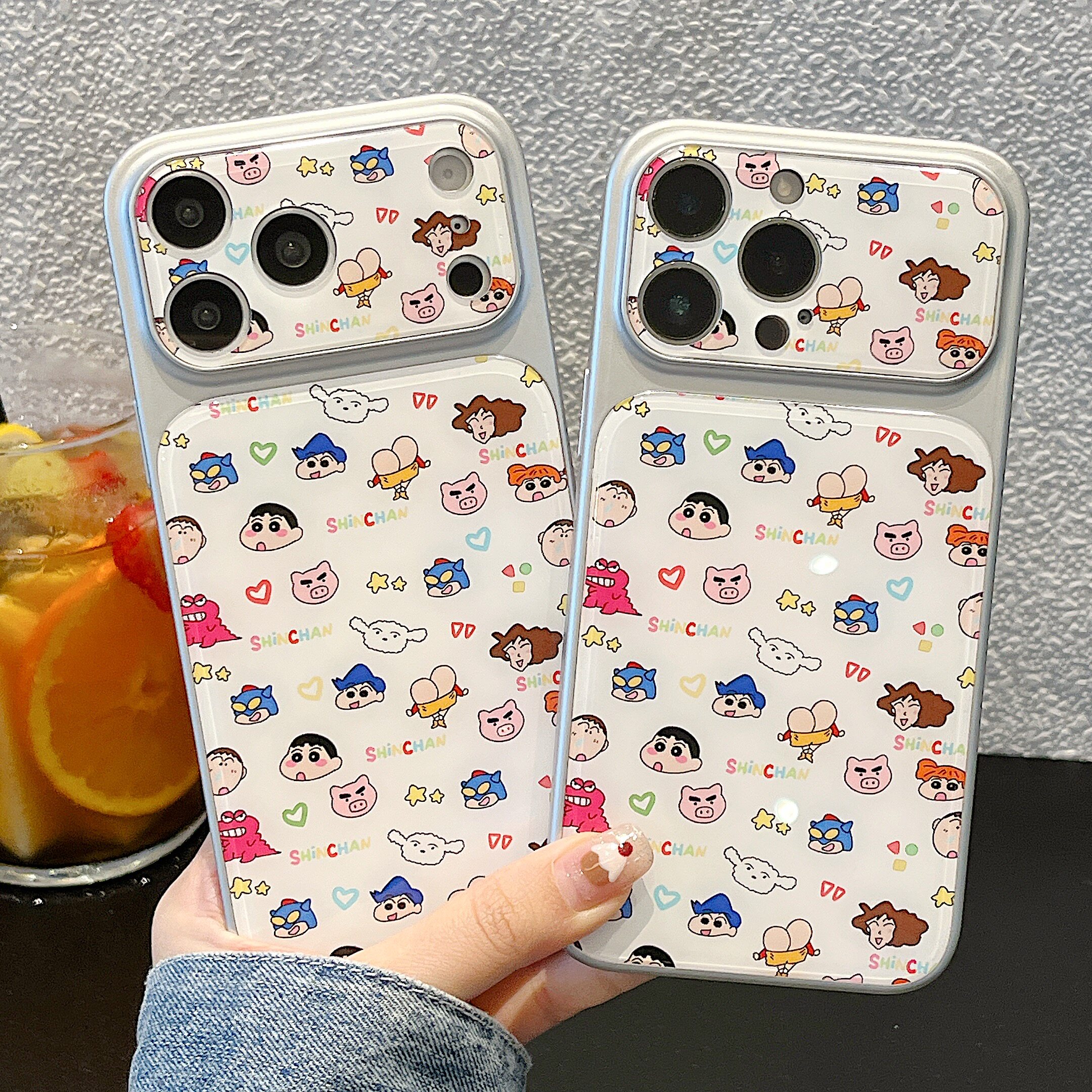 满屏蜡笔小新适用苹果17pro手机壳新款iPhone17promax保护套女款ip16玻璃壳高级感15plus镜头全包外壳14/13