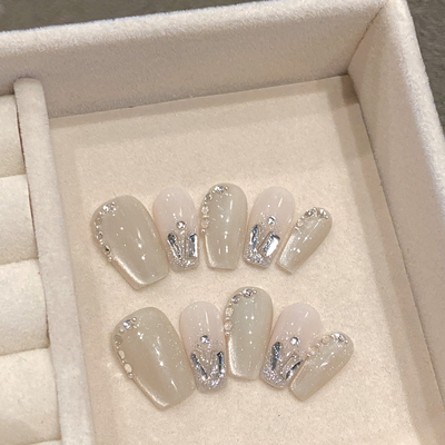 月半弯猫眼爆闪纯手工穿戴甲轻奢绵密瓷白k9钻可拆卸美甲指甲贴片