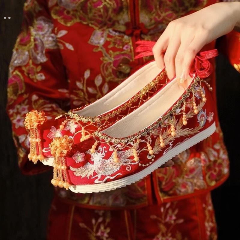 春季新款汉服鞋女古装内增高绣花鞋古风翘头中式婚礼新娘秀禾婚鞋