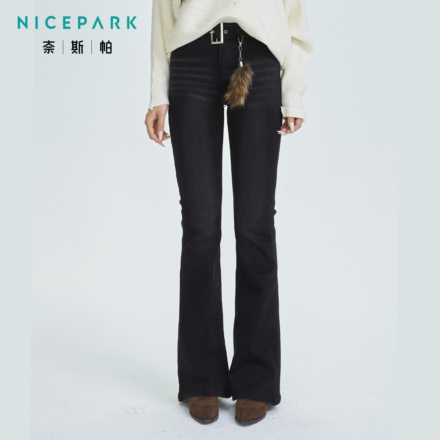 奈斯帕2025冬季新款韩版复古加绒微喇女牛仔长裤修身气质显瘦百搭