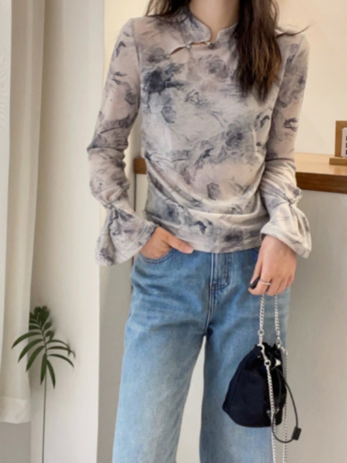 새로운 중국 스타일의 잉크 그림 TENCEL 마스크 티셔츠 여성 유럽 역 ??봄 여름 2024 새로운 패션 들어 갔어 바닥 셔츠