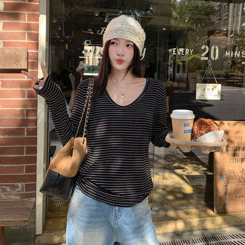 姜黄色V领正肩长袖T恤女2026早春新款内搭白色打底衫宽松好看上衣