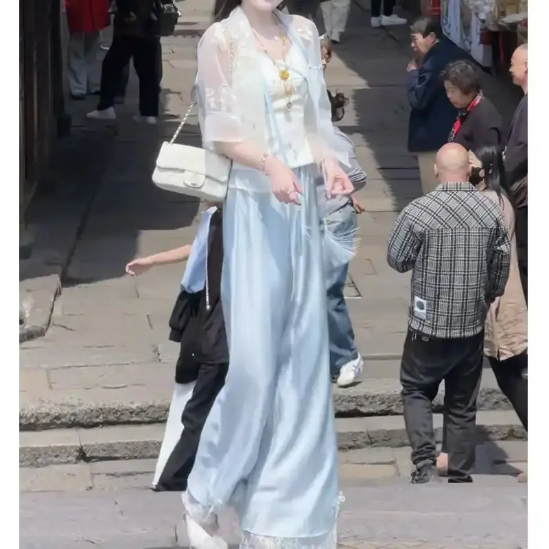 锦倩刺绣罩衫吊带套装浅蓝流光