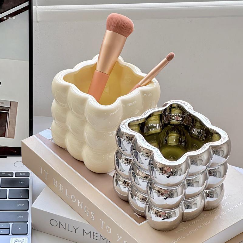高级感化妆刷收纳筒棉花糖简约刷子收纳盒子眉笔桶实用梳妆台摆件