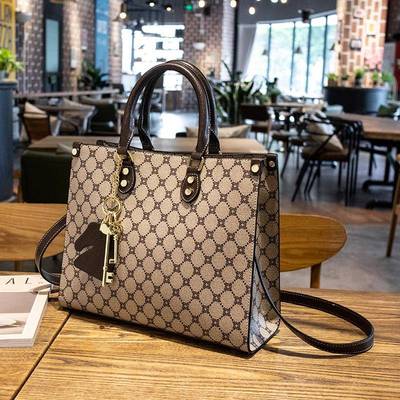 香港代购真皮手提包女2024新款包包职业单肩包斜挎包大容量托特包