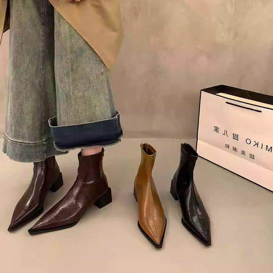 潮牌粗跟高跟靴尖头黑色瘦瘦靴短靴女2025秋冬季法式小踝靴马丁靴