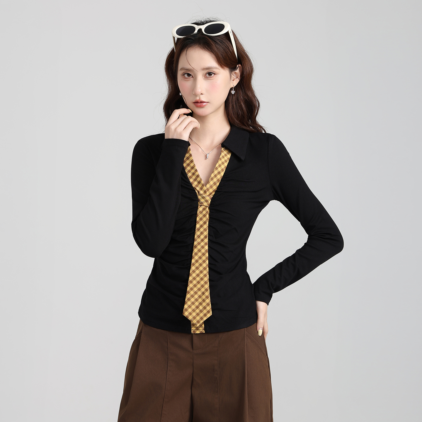 实拍实价韩系格纹领带v领长袖t恤女秋设计感小众辣妹内搭收腰上衣