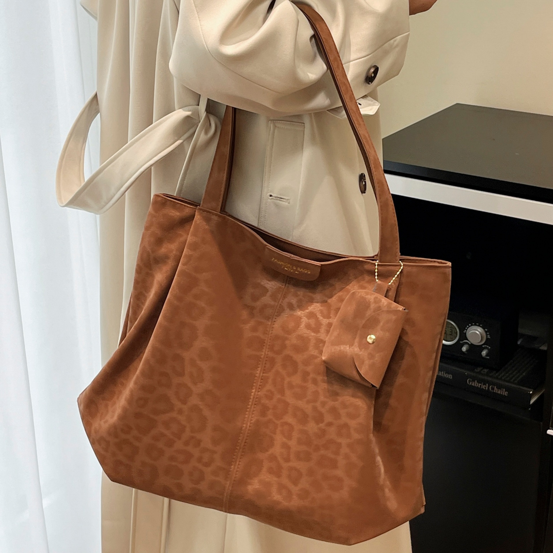 秋冬精美豹纹大2025新款潮流复古