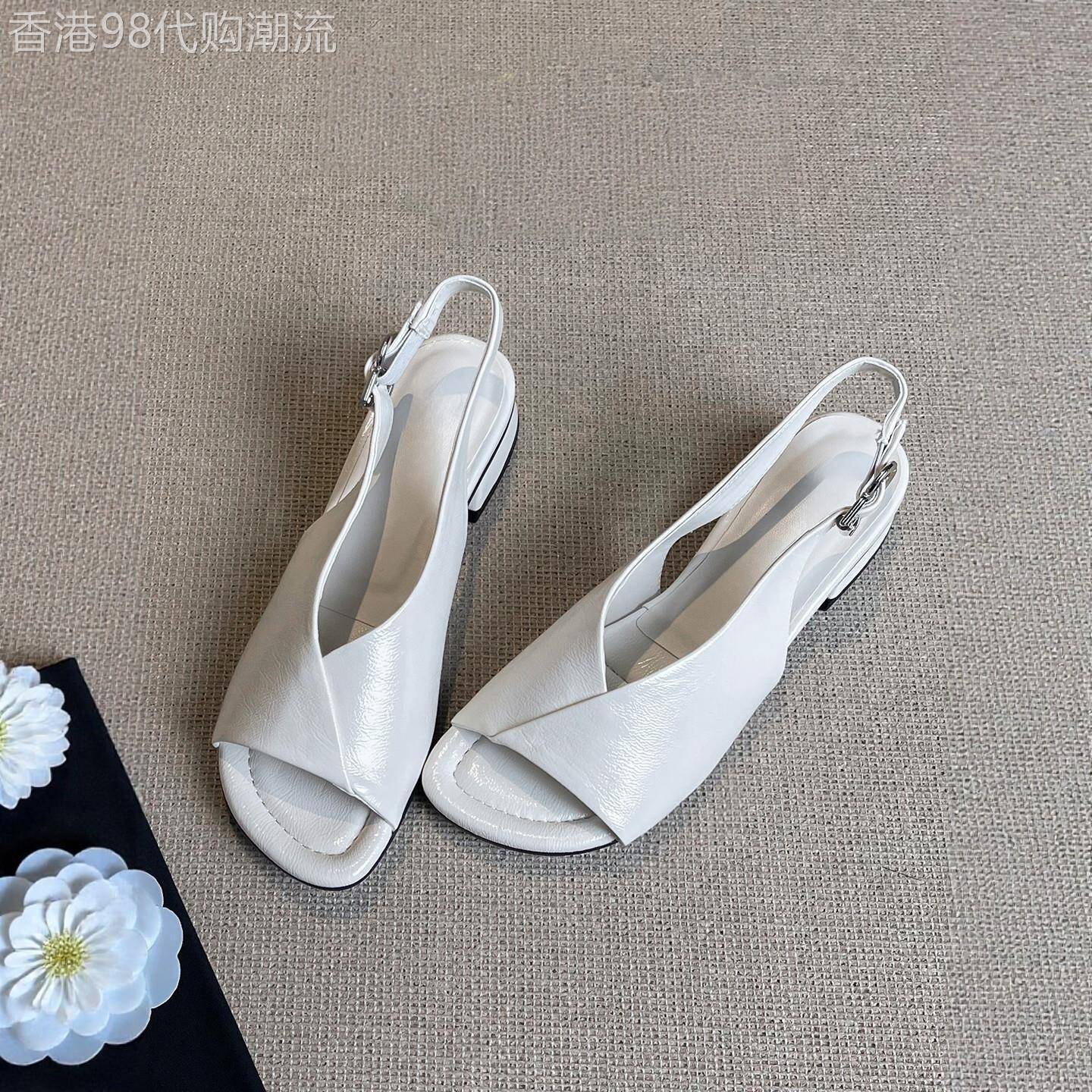 香港真皮法式平底露趾凉鞋女外出新款绝美百搭一字扣不累脚罗马鞋