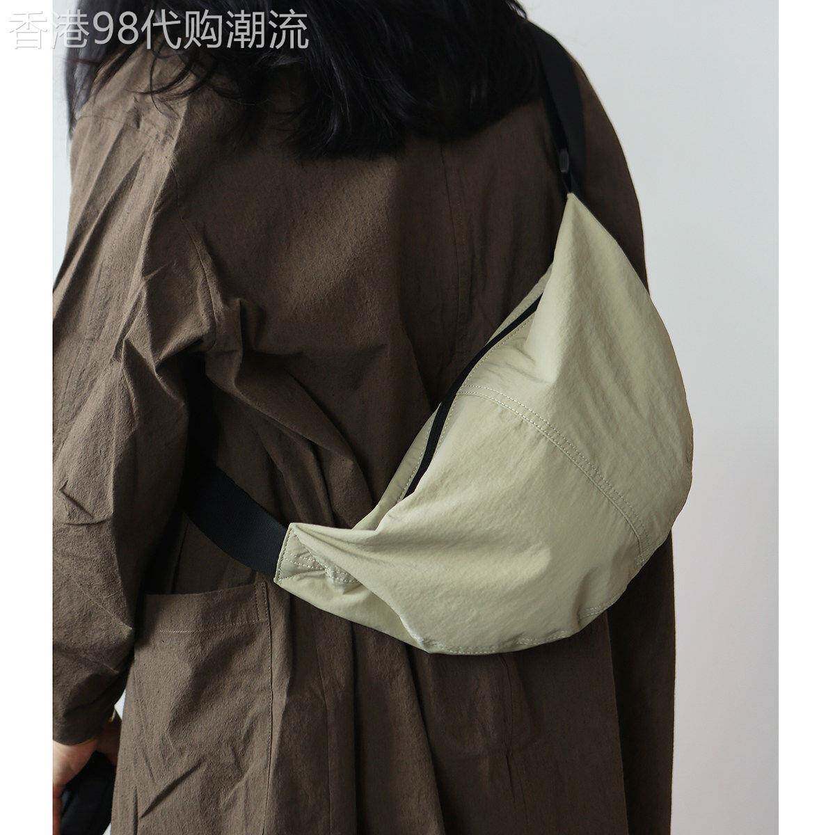 法国ZAMP品牌新款尼龙布女士休闲包宽肩斜挎包简约百搭轻便月亮包