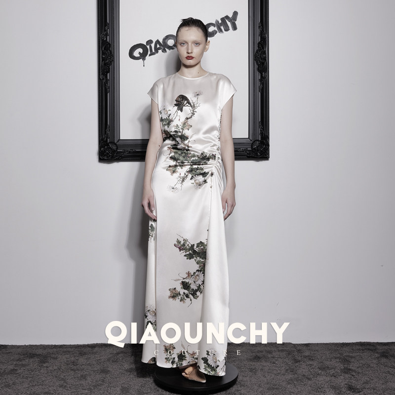 郎世宁的花鸟图 QIAOUNCHY俏云曦｜法式优雅象牙白花鸟抽绳连衣裙