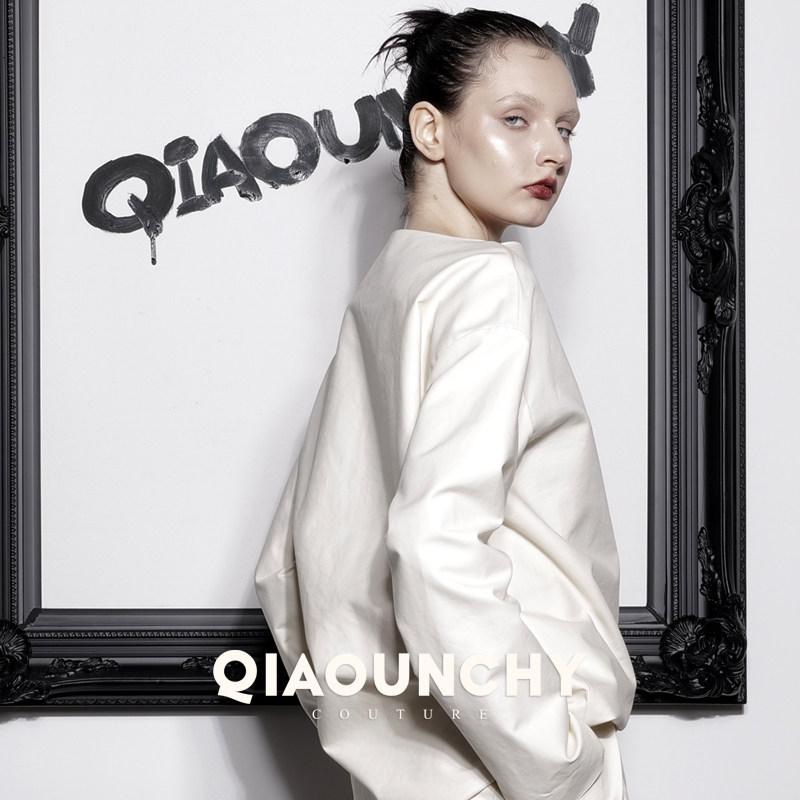 谦谦君子 QIAOUNCHY俏云曦｜杏色平纹棉圆领上衣西装中裤