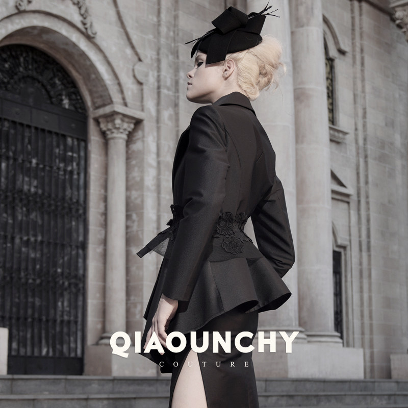 高级感 QIAOUNCHY俏云曦｜黑色羊毛料法式绣花腰带收腰翘尾西装秋