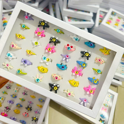 Милый монстр, небольшое дизайнерское кольцо