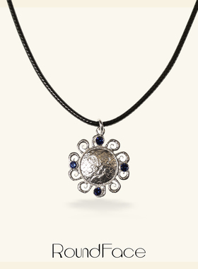 RoundFace圣像系列银⾊⽴体镶⽯项链复古⼿⼯款