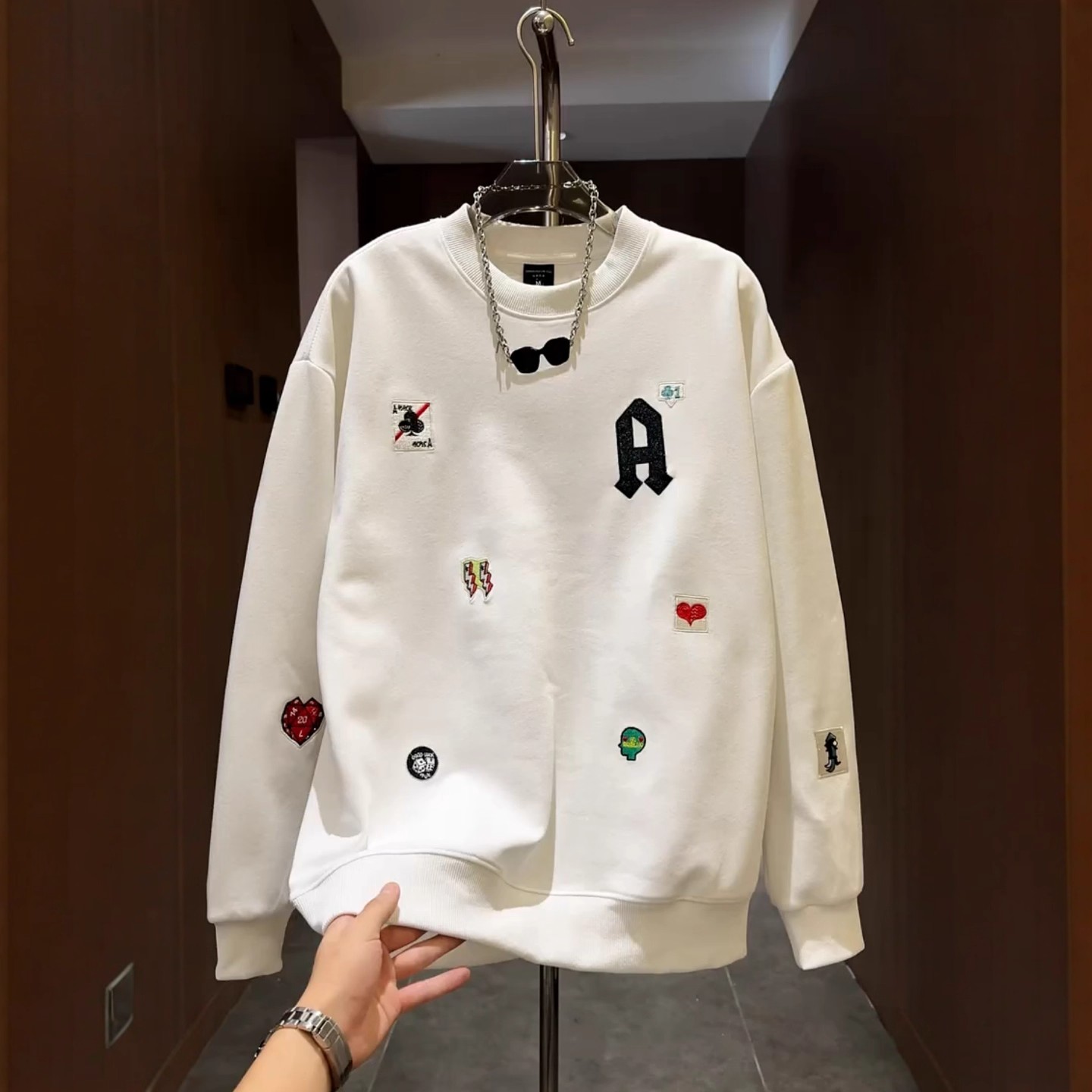 春秋季男士新款多标刺绣圆领卫衣