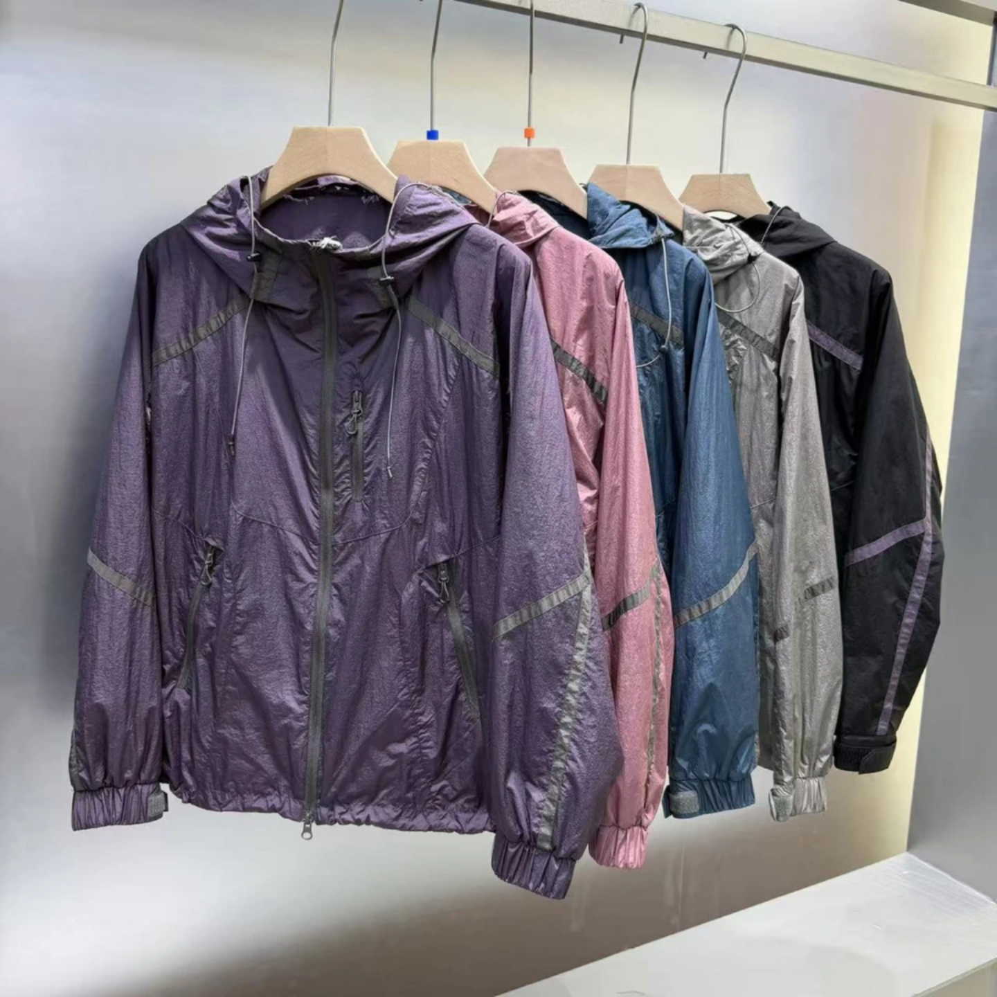 春季潮牌织带条设计感轻量连帽夹克薄款百搭时尚休闲运动风外套男