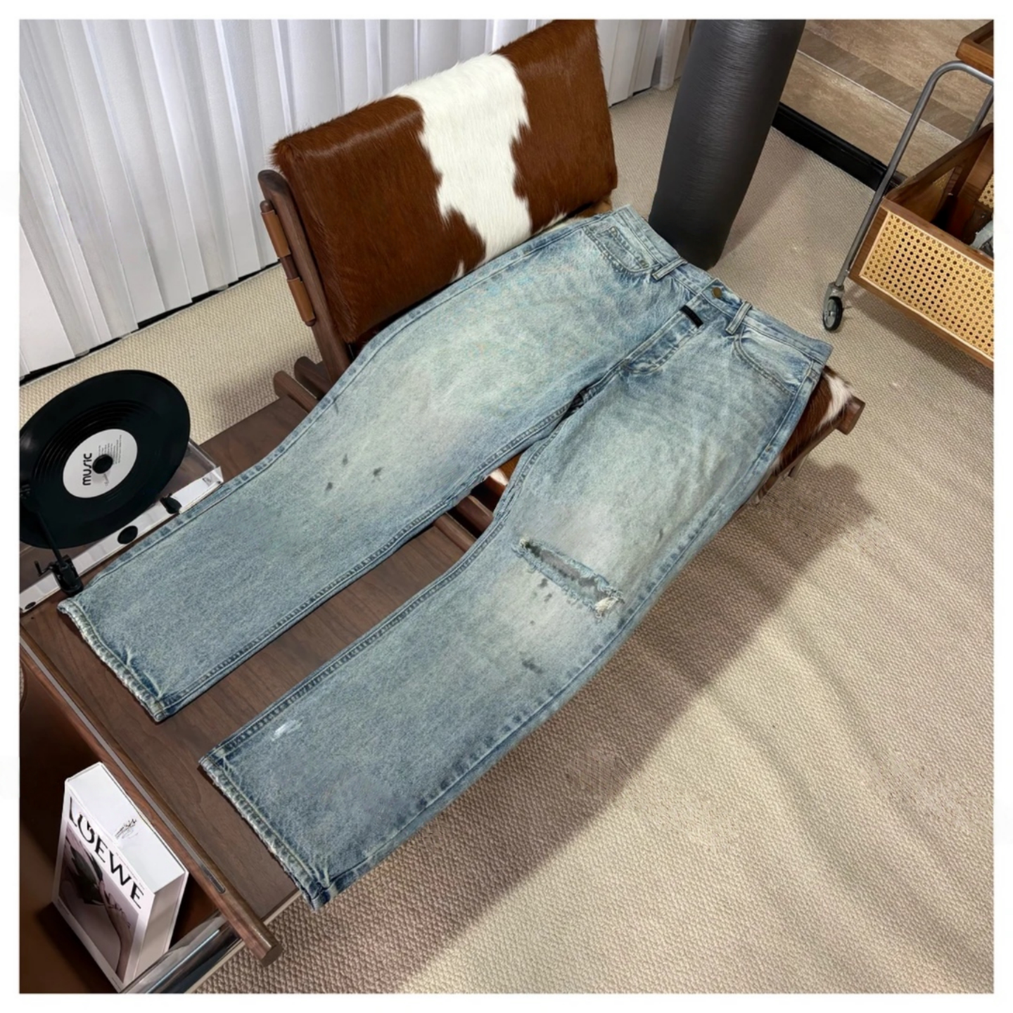 春季新款高街风水洗破洞牛仔裤男士中腰泼墨设计直筒百搭款休闲裤