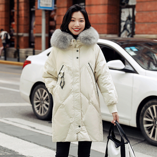 时尚保暖女款羽绒服冬季新款狐狸毛领白鸭绒外套显瘦长款设计感