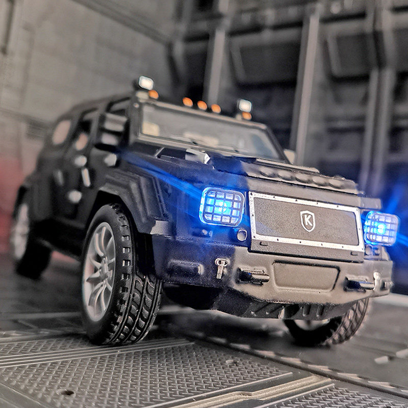 仿真1:28骑士十五世装甲车模型军事武装合金车模男孩汽车摆件礼物