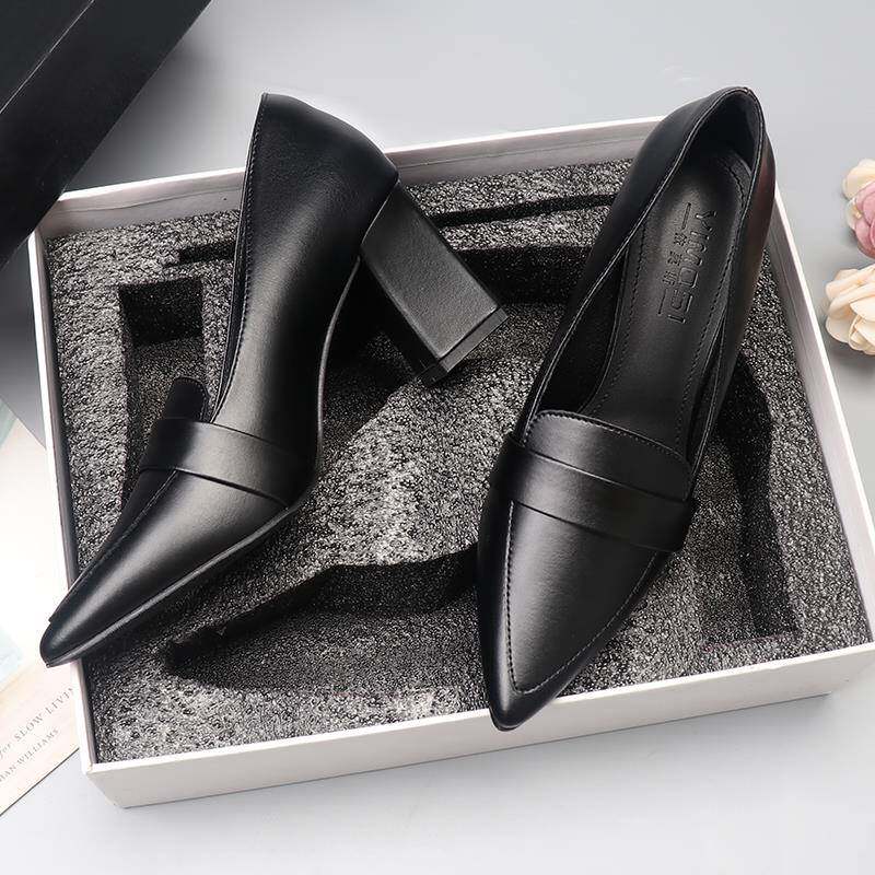 香港尖头职业高跟小皮鞋女春季2025新款粗跟黑色工作软皮通勤单鞋