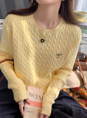 黄色低圆领针织毛衣女秋季内搭2025新款小香风上衣刺绣长袖打底衫