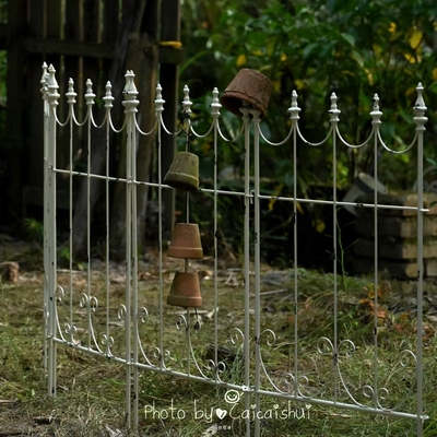 圆角长矛铸铁围栏。装饰铁艺护栏