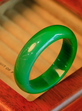 碧玉手镯菠菜绿玉手镯女玉镯子