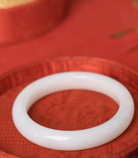 安道子新疆和田白玉手镯带证书