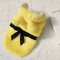 Кролик, желтая куртка