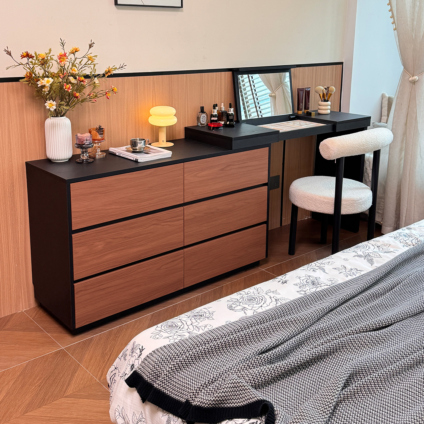 梳妆台斗柜一体2025新款小户型主卧简约现代收纳床尾梳妆柜化妆桌