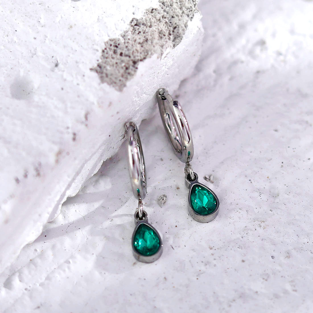 欧美轻奢银色祖母绿耳环独特