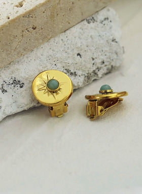 欧美风轻奢宫廷复古镶嵌翡翠圆形18K金镀金耳夹独特气质无耳洞