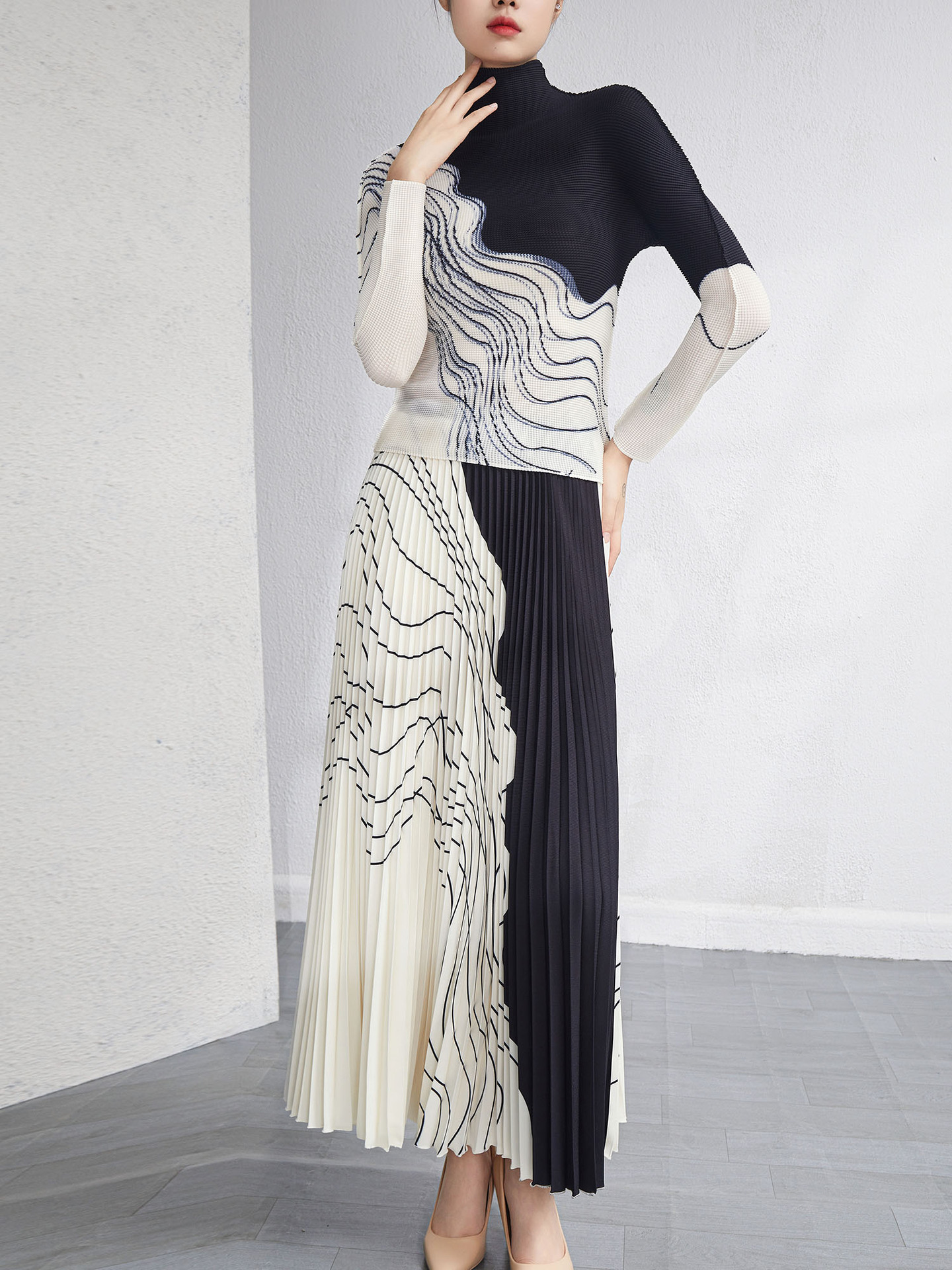 三宅褶皱时尚套装减龄印花气质