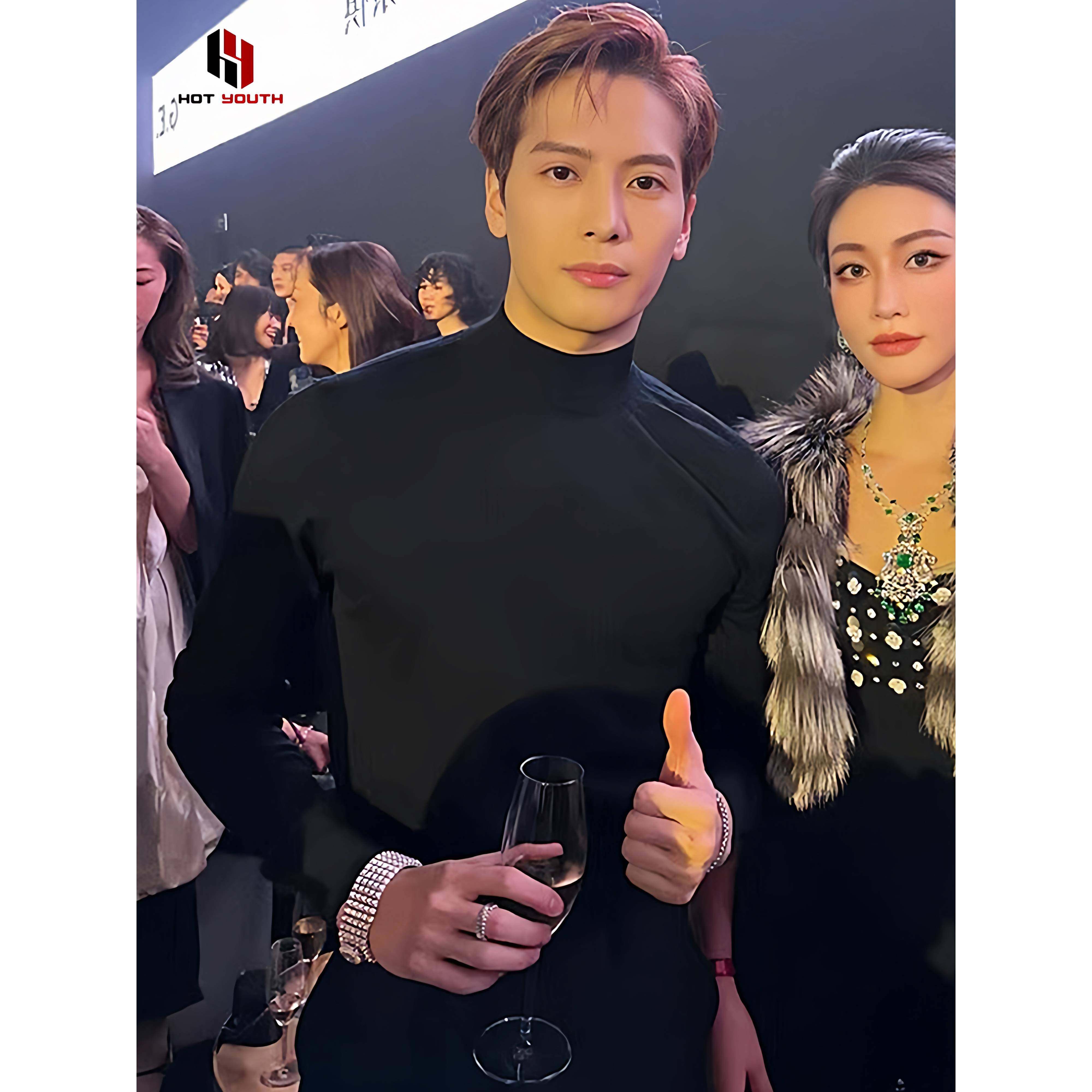 香港潮牌王嘉尔同款百搭打底衫男秋冬修身西装内搭半高领黑色卫衣