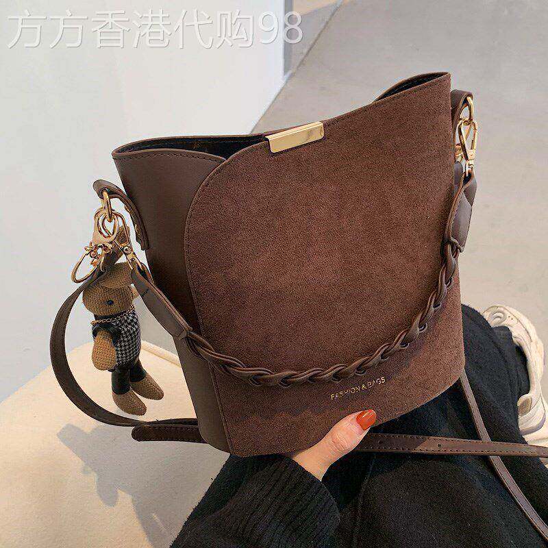 轻奢女包高级感2026新款潮韩版时尚细带斜挎水桶包真皮百搭单肩包