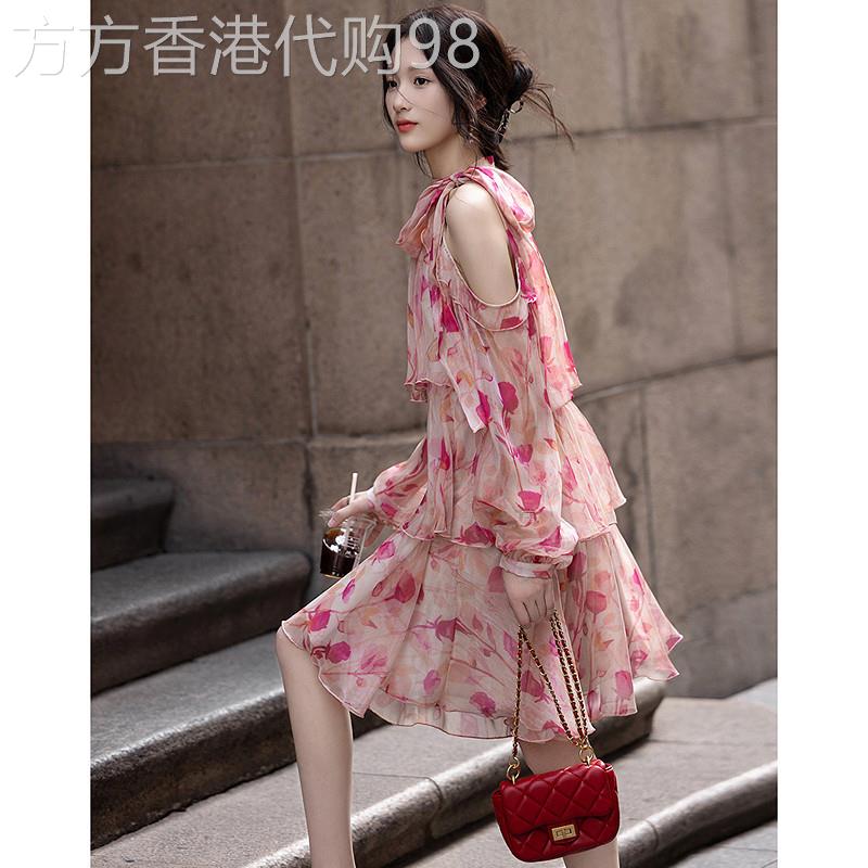 法式露肩碎花洋装女2026春季新款粉色甜美系带雪纺挂颈蛋糕裙