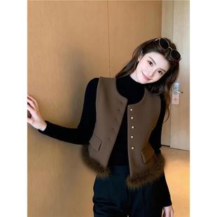 简单大方气质名媛咖色毛绒马甲女2025冬季高级感时髦洋气百搭上衣