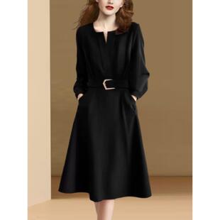 潮牌黑色打底连衣裙女端庄大气春秋冬2024新款高级感配大衣中长裙